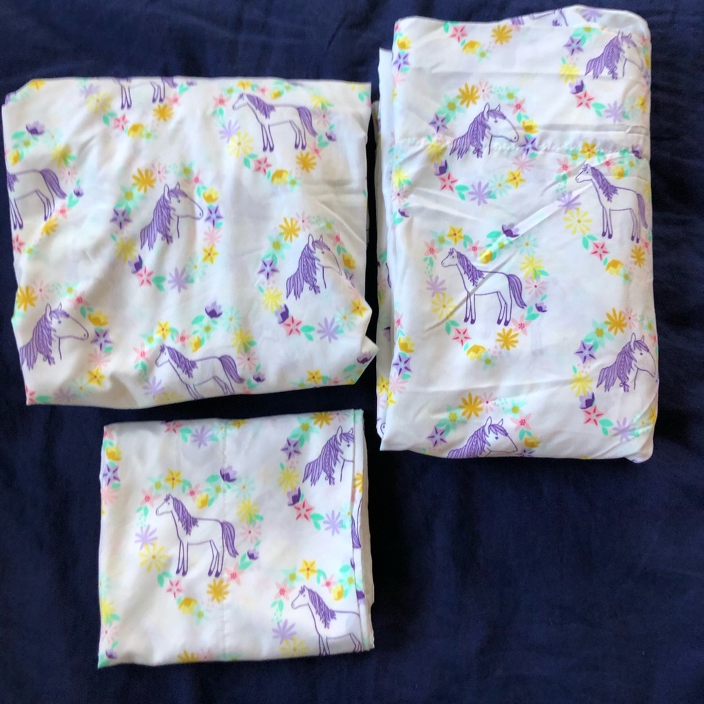 Target twin sheet set with horses